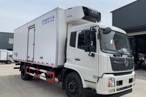 6米8东风天锦VR冷藏车